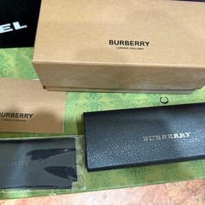 Burberry Black only case for glasses Elegant Accessories